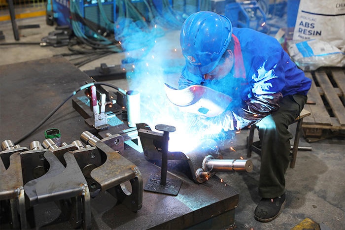 溶接・組立の加工設備・作業