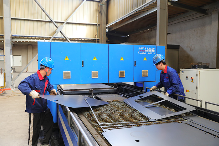 切断の加工設備・作業